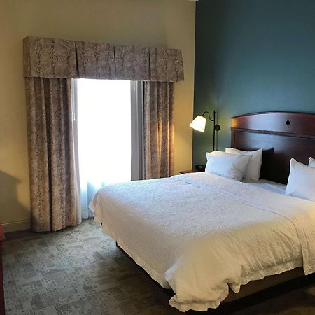 Hampton Inn & Suites Bloomington-Нормъл Екстериор снимка