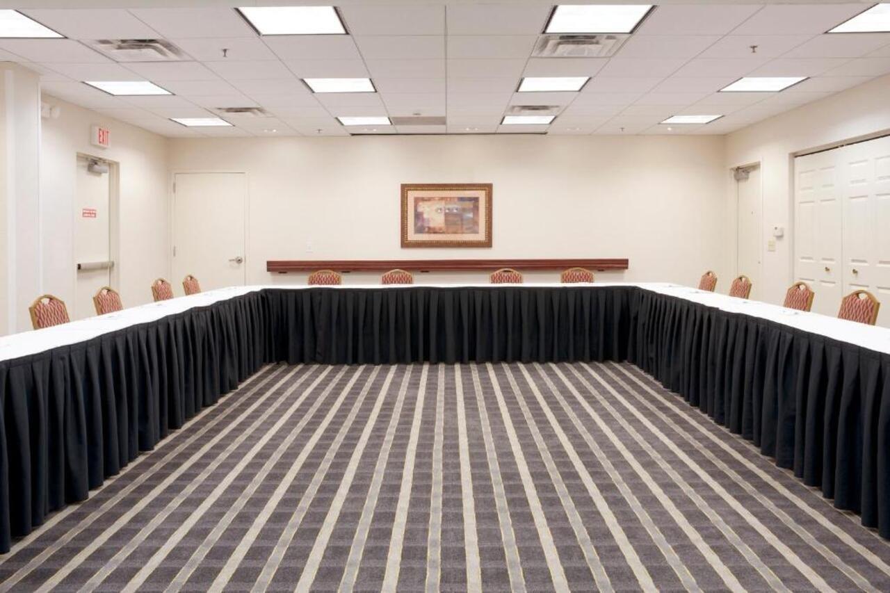 Hampton Inn & Suites Bloomington-Нормъл Екстериор снимка