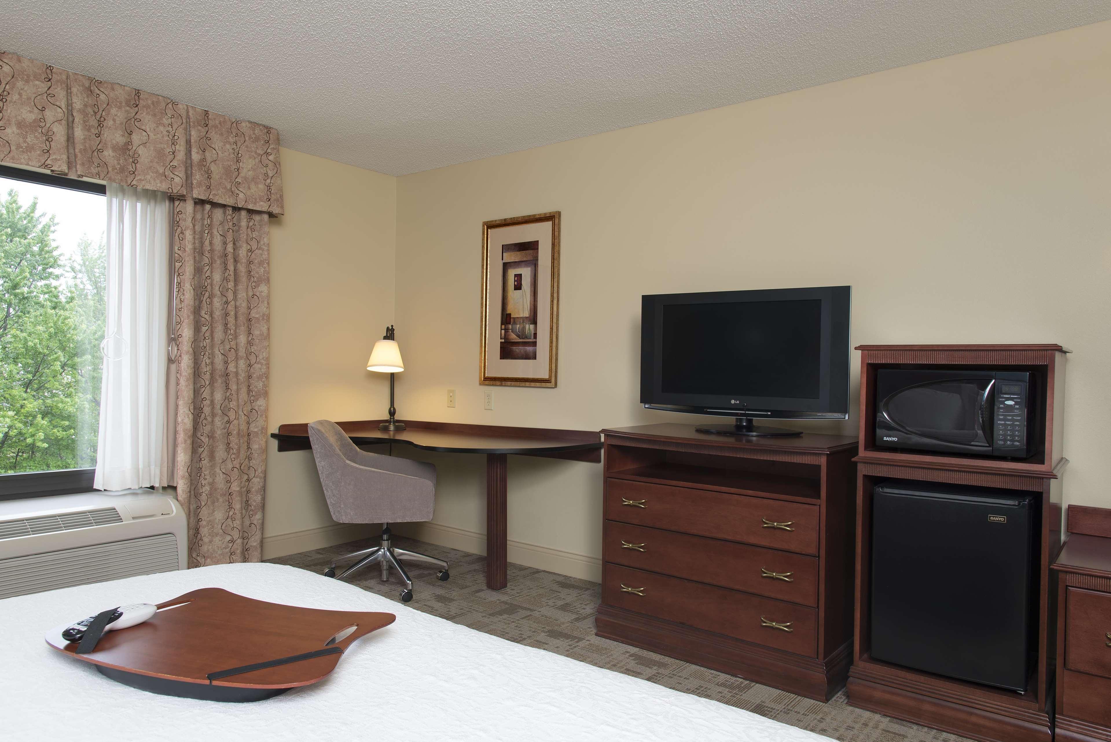 Hampton Inn & Suites Bloomington-Нормъл Екстериор снимка