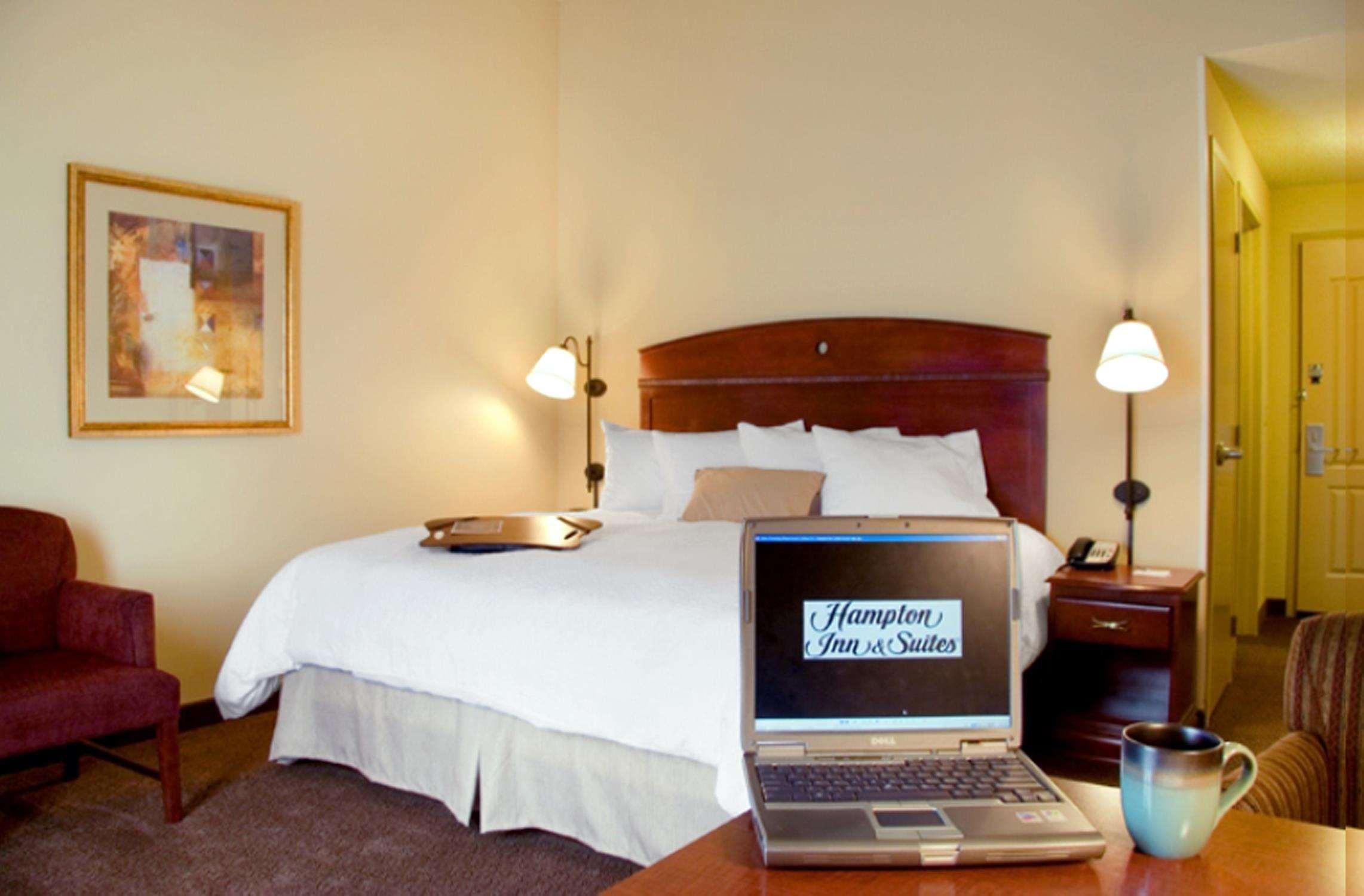 Hampton Inn & Suites Bloomington-Нормъл Екстериор снимка