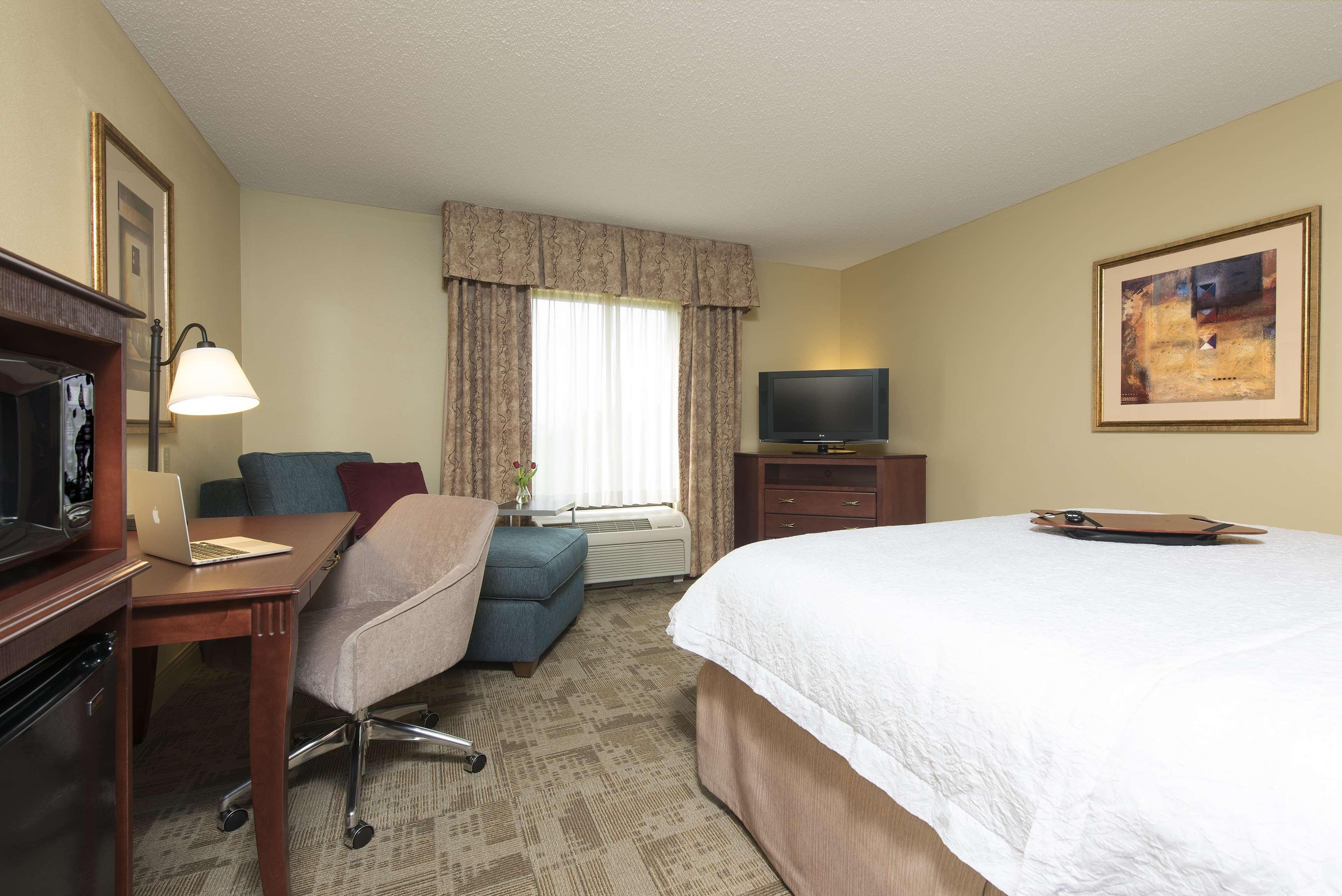 Hampton Inn & Suites Bloomington-Нормъл Екстериор снимка