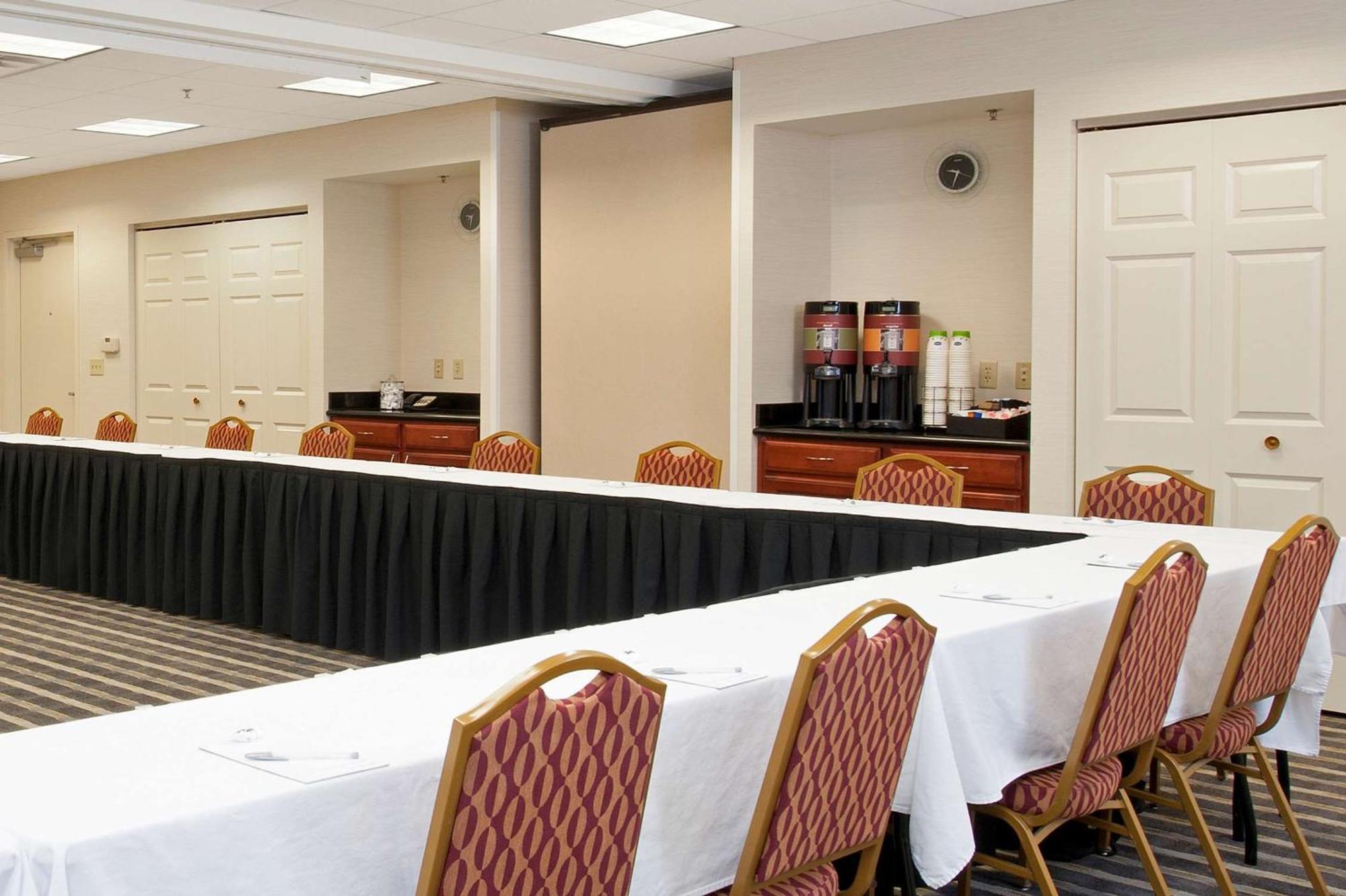 Hampton Inn & Suites Bloomington-Нормъл Екстериор снимка