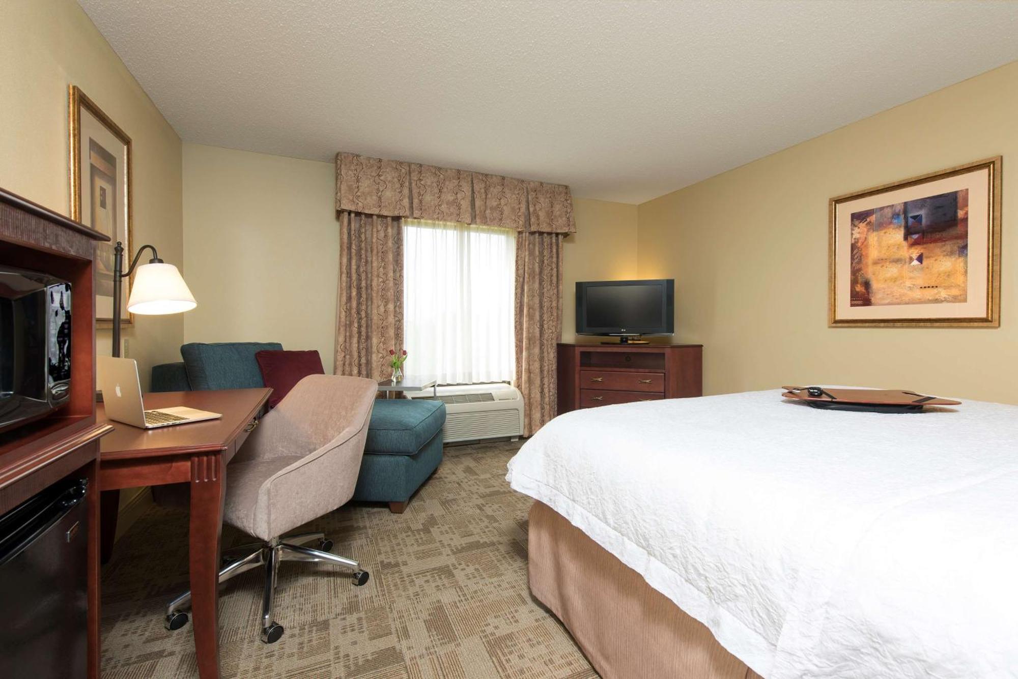 Hampton Inn & Suites Bloomington-Нормъл Екстериор снимка