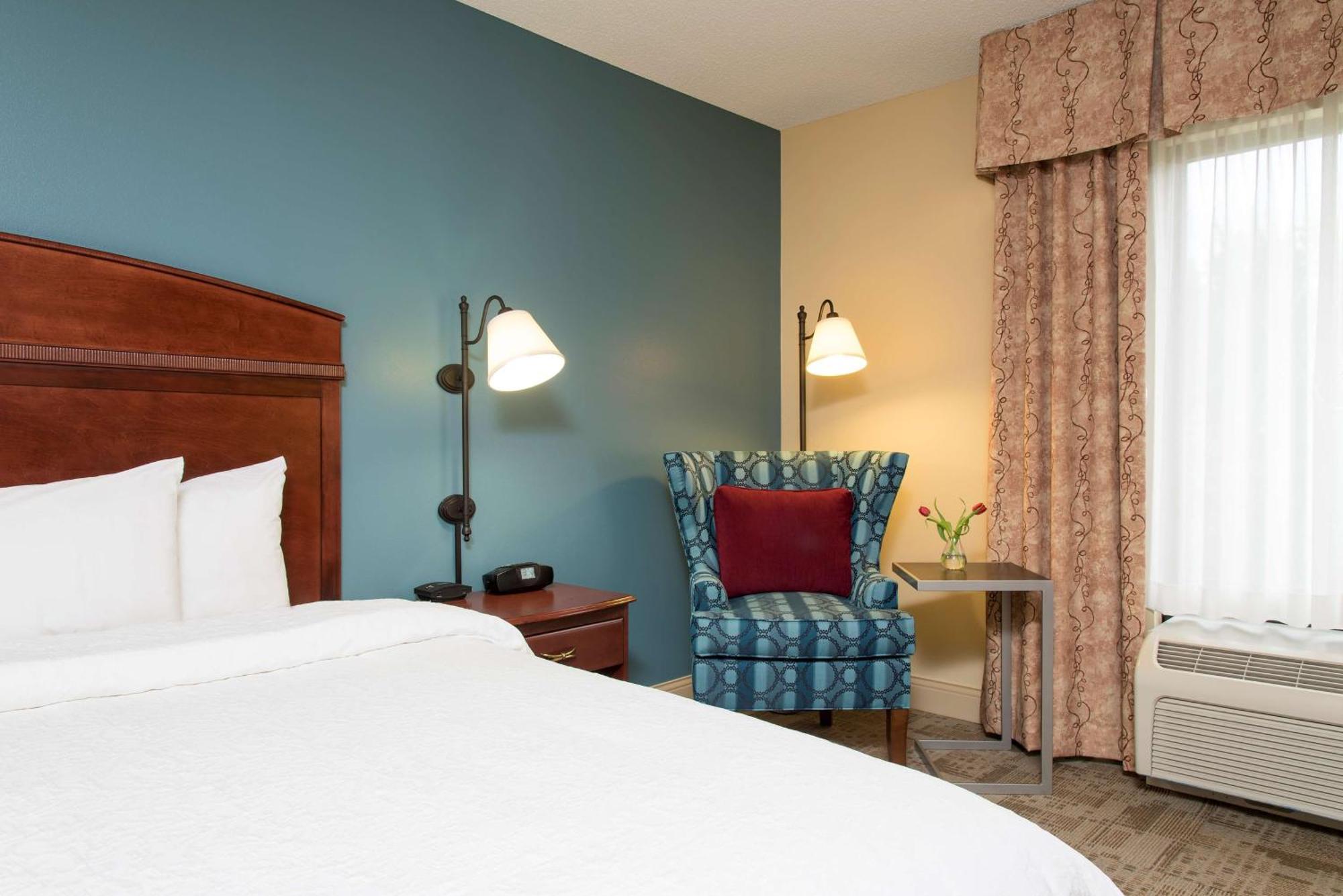 Hampton Inn & Suites Bloomington-Нормъл Екстериор снимка