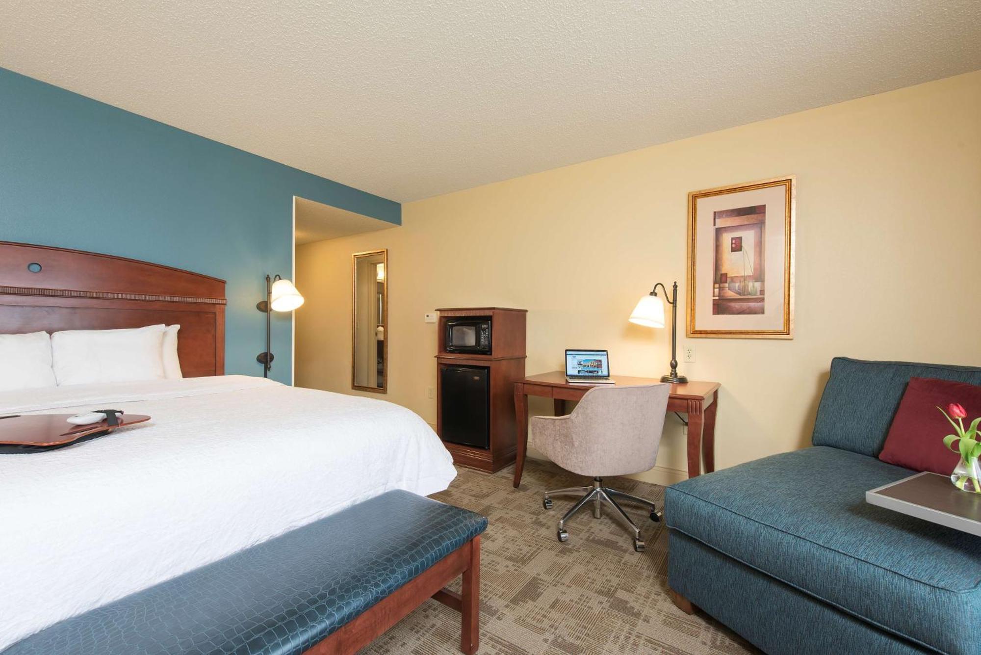 Hampton Inn & Suites Bloomington-Нормъл Екстериор снимка