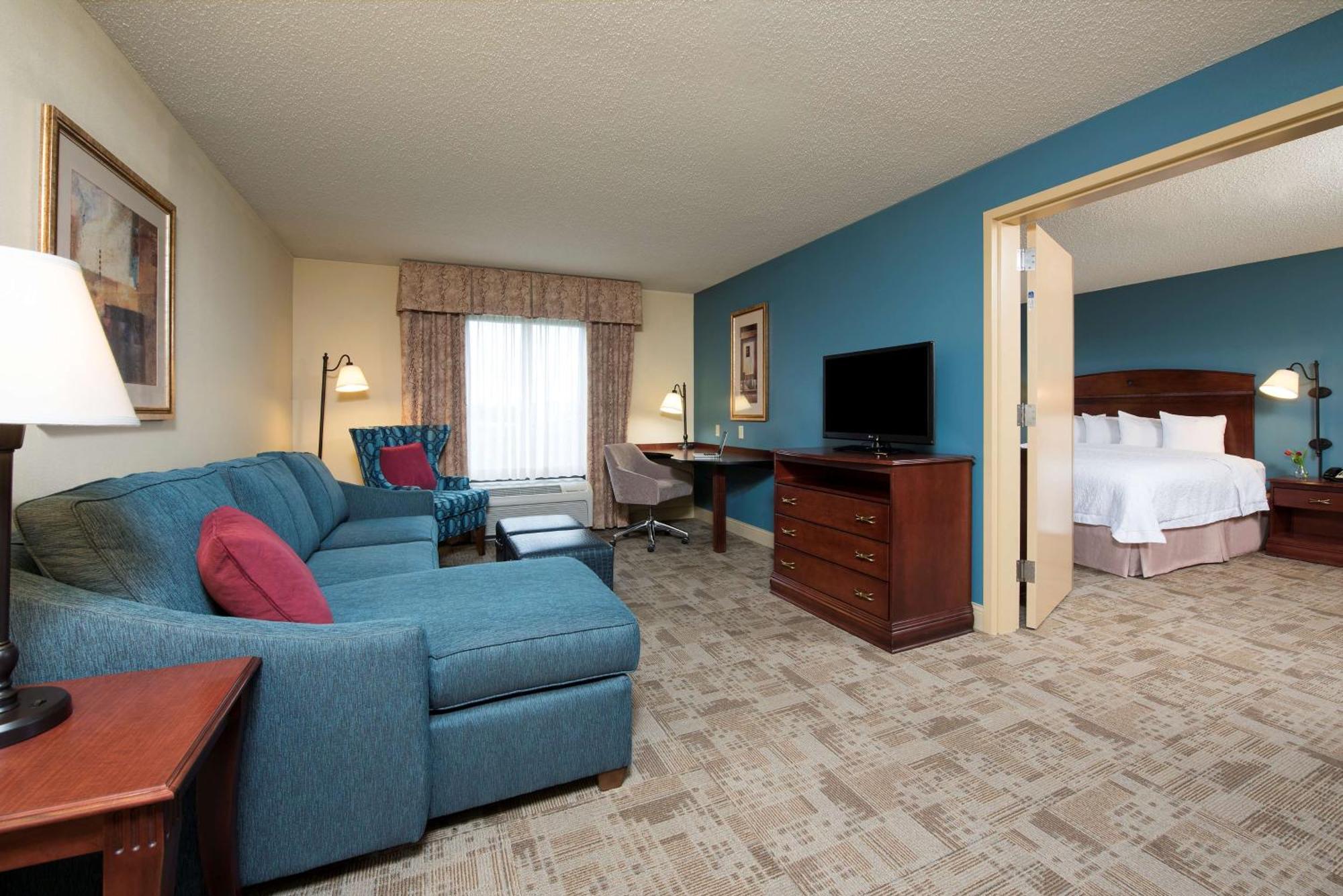 Hampton Inn & Suites Bloomington-Нормъл Екстериор снимка