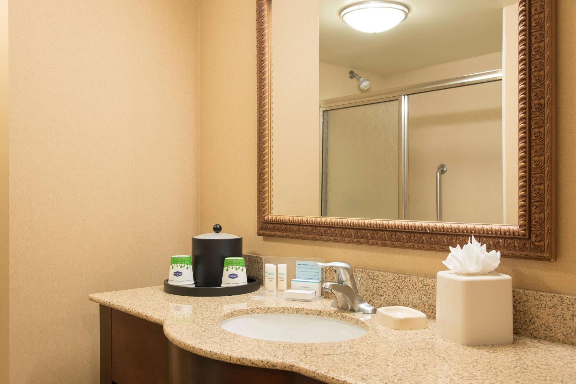 Hampton Inn & Suites Bloomington-Нормъл Екстериор снимка