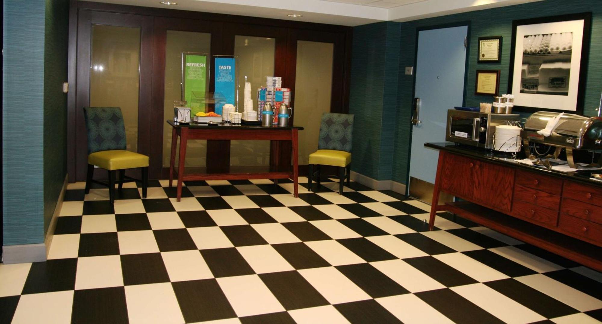Hampton Inn & Suites Bloomington-Нормъл Екстериор снимка