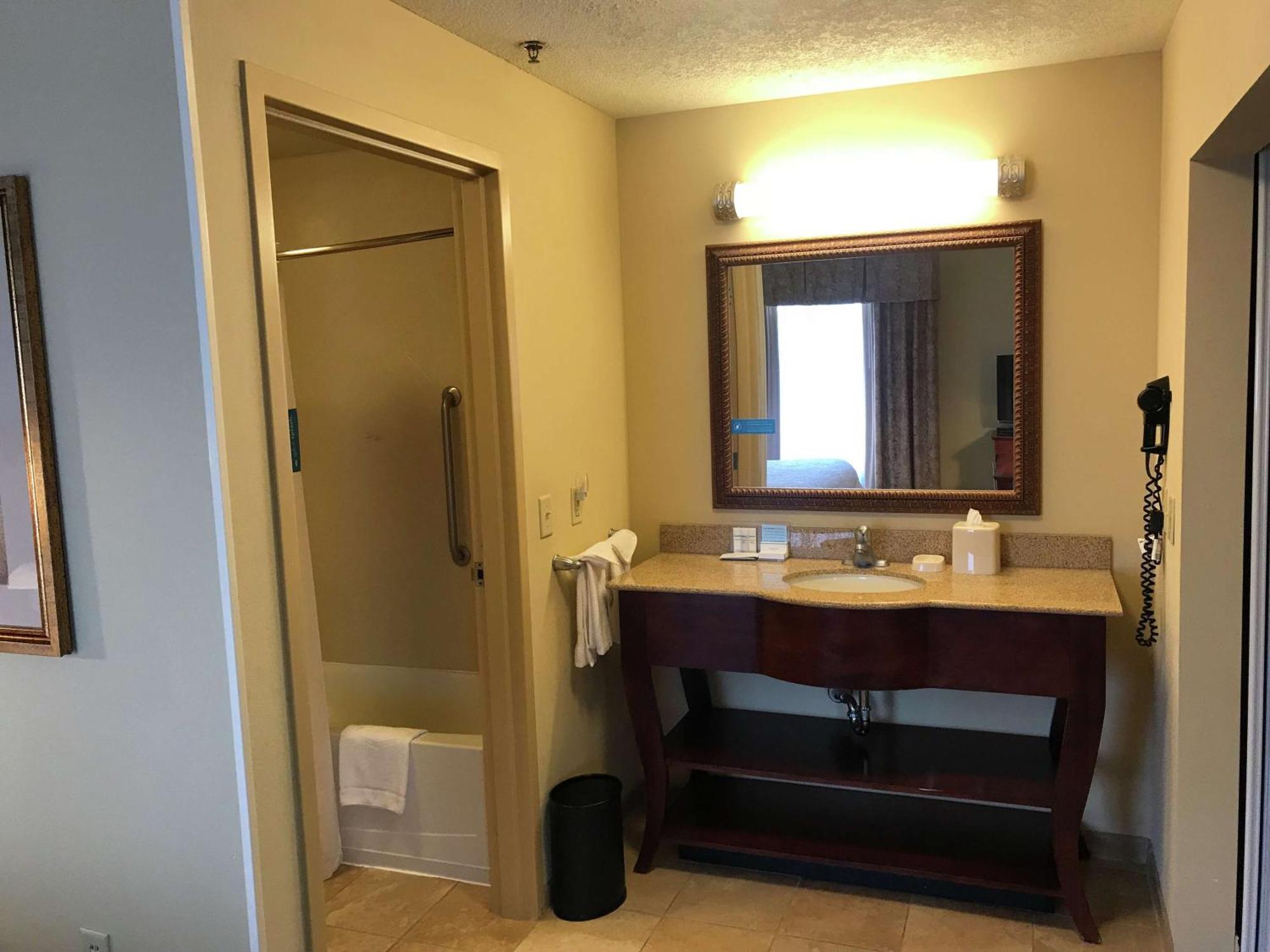Hampton Inn & Suites Bloomington-Нормъл Екстериор снимка