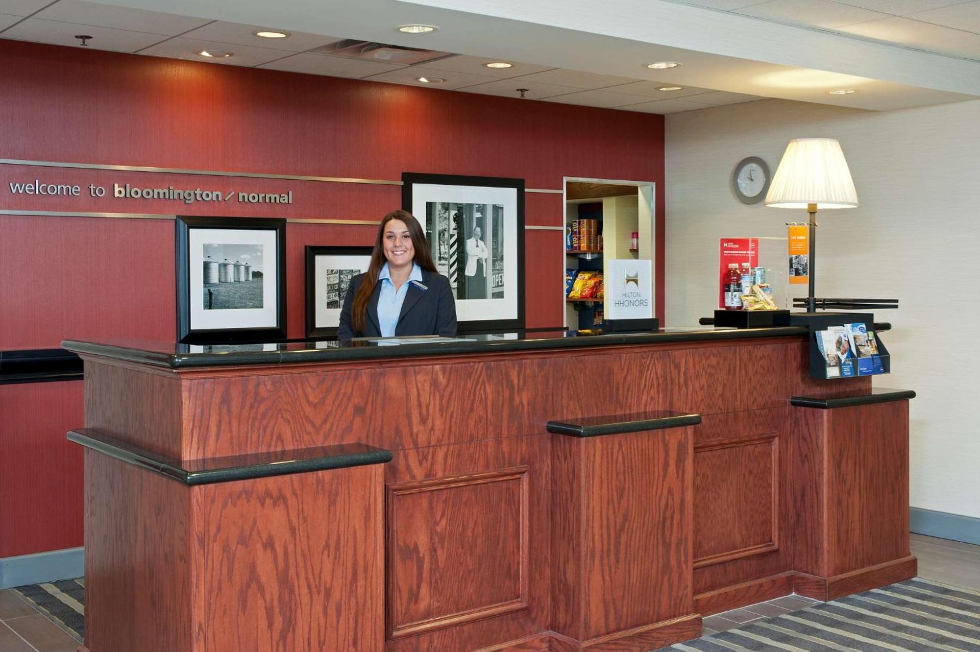 Hampton Inn & Suites Bloomington-Нормъл Екстериор снимка