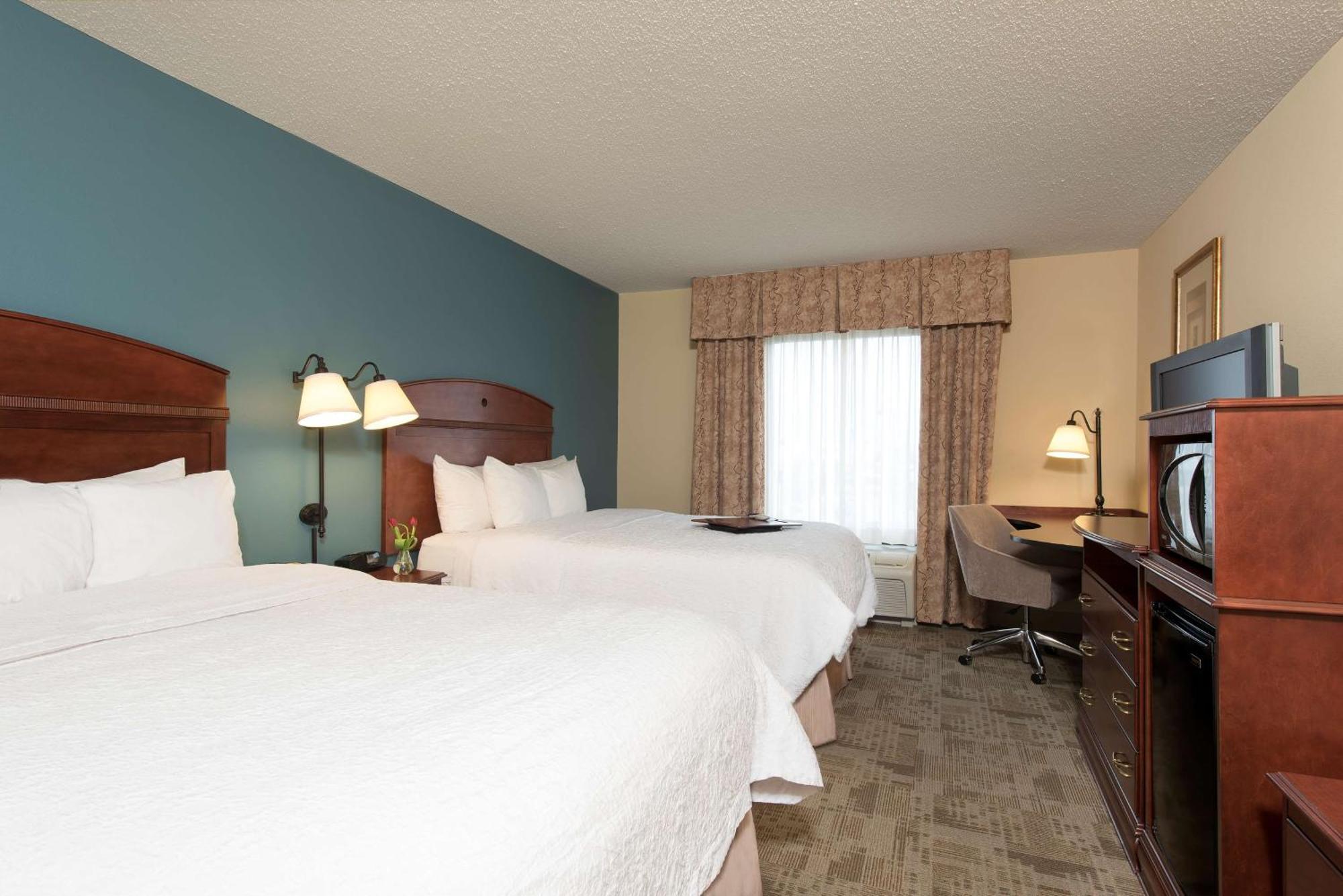 Hampton Inn & Suites Bloomington-Нормъл Екстериор снимка