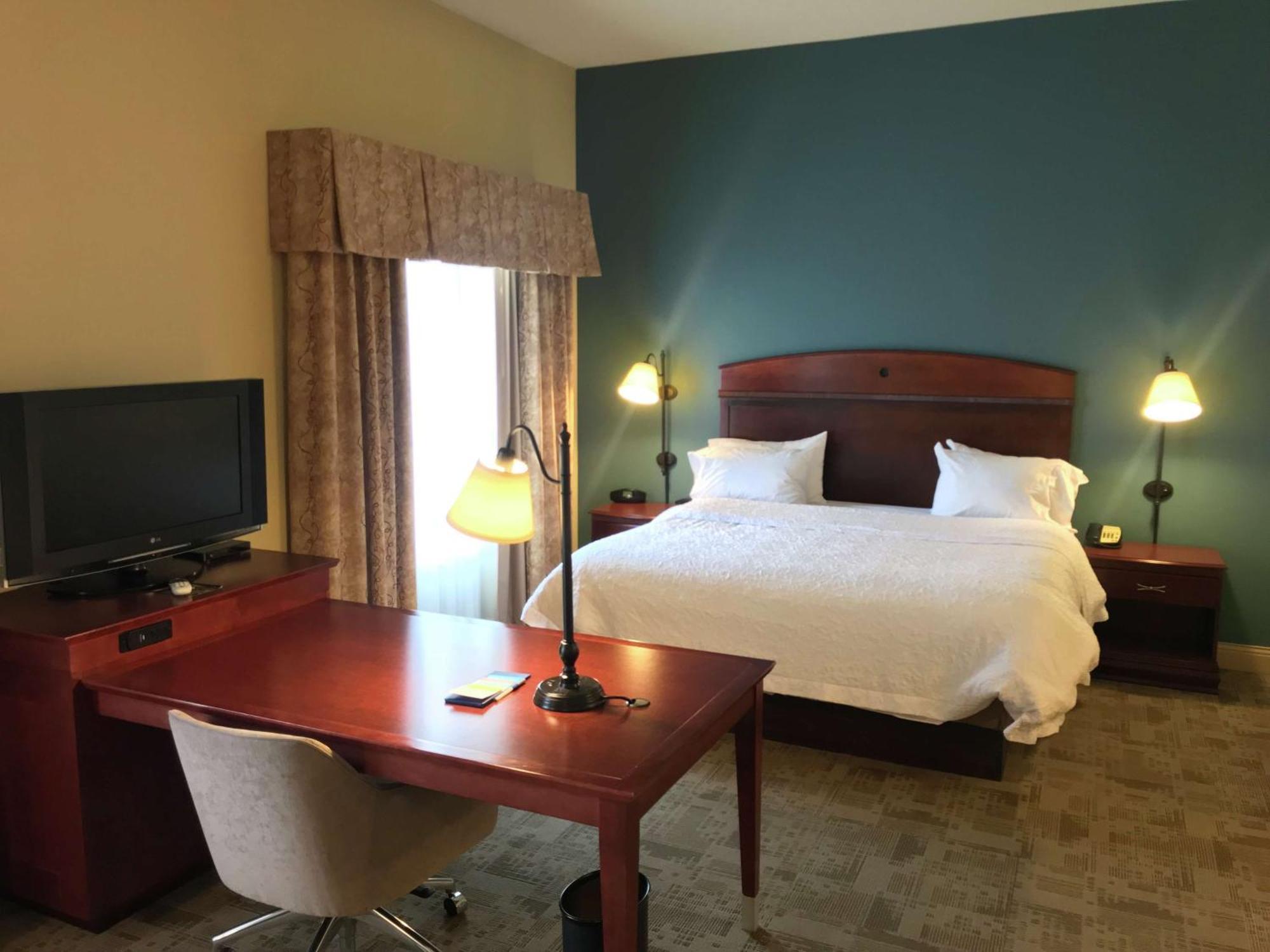 Hampton Inn & Suites Bloomington-Нормъл Екстериор снимка