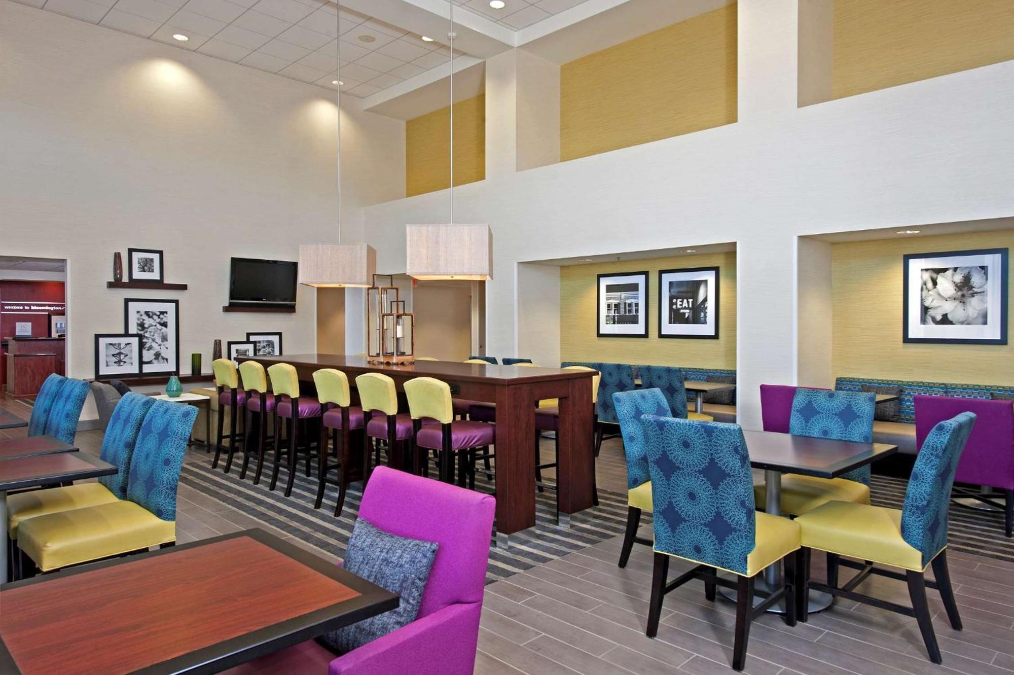 Hampton Inn & Suites Bloomington-Нормъл Екстериор снимка