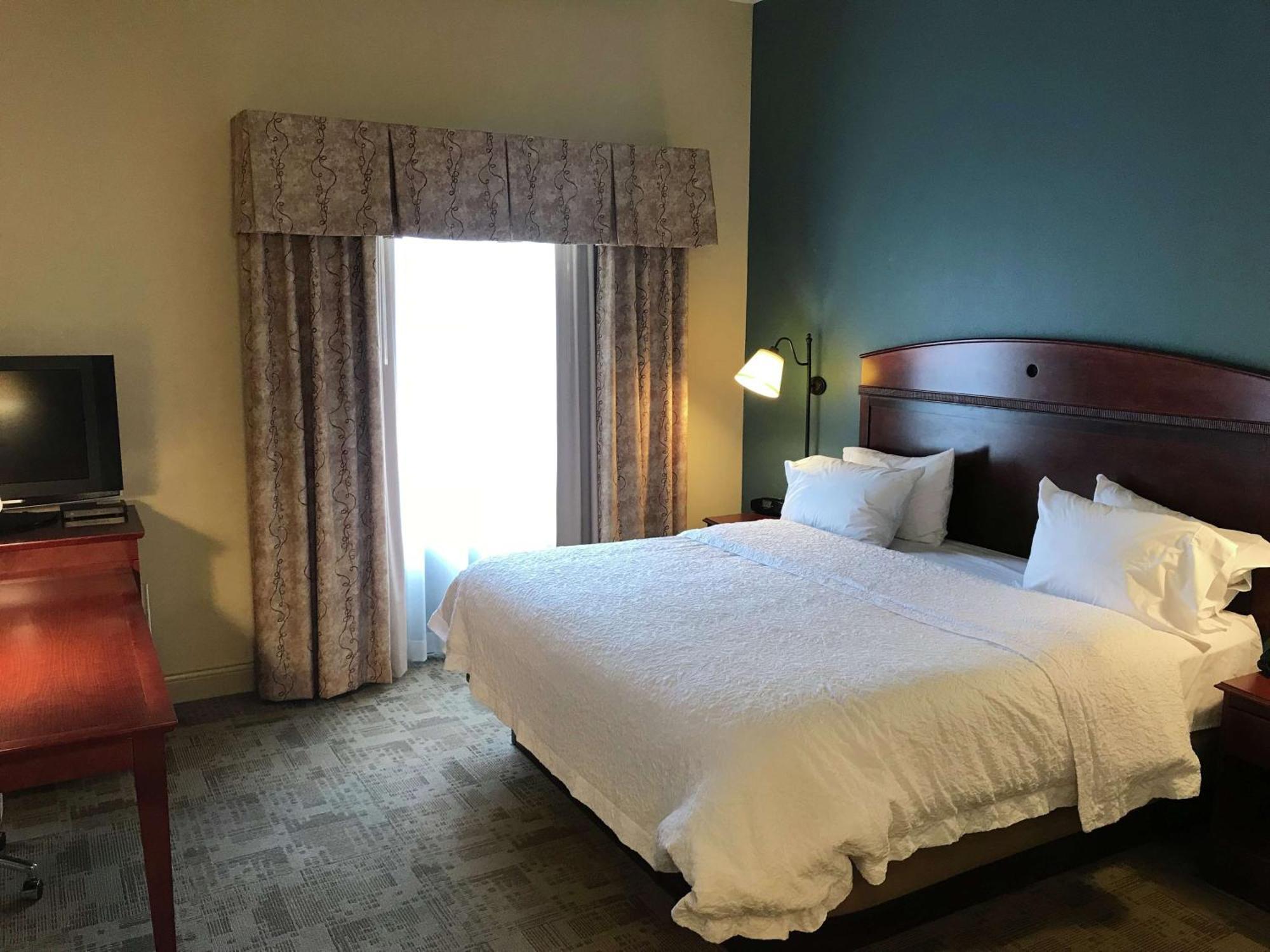 Hampton Inn & Suites Bloomington-Нормъл Екстериор снимка