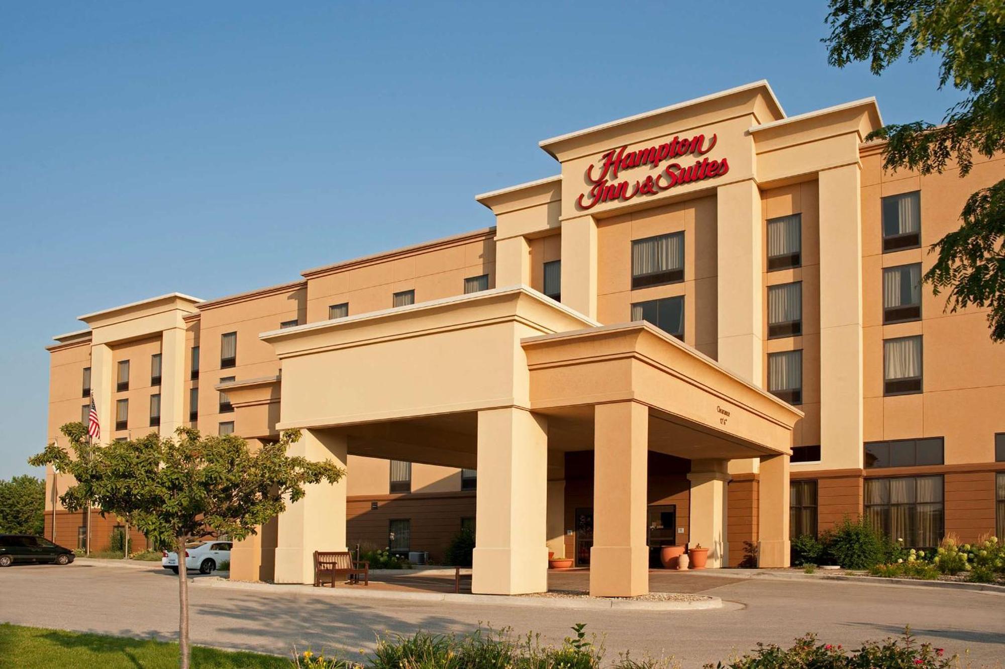 Hampton Inn & Suites Bloomington-Нормъл Екстериор снимка