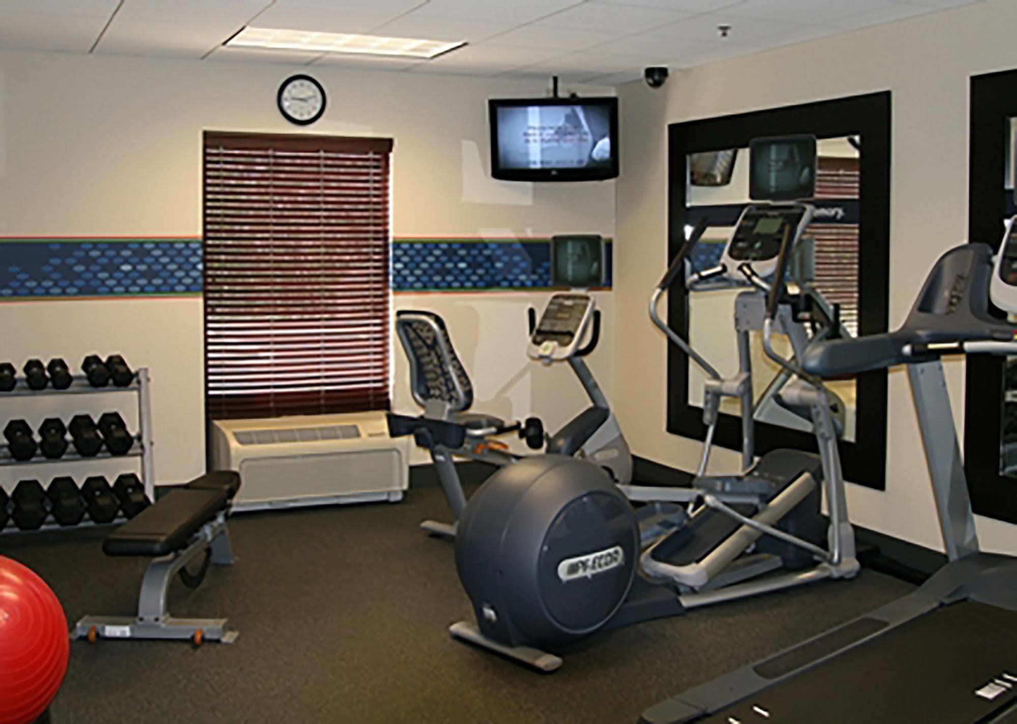 Hampton Inn & Suites Bloomington-Нормъл Екстериор снимка