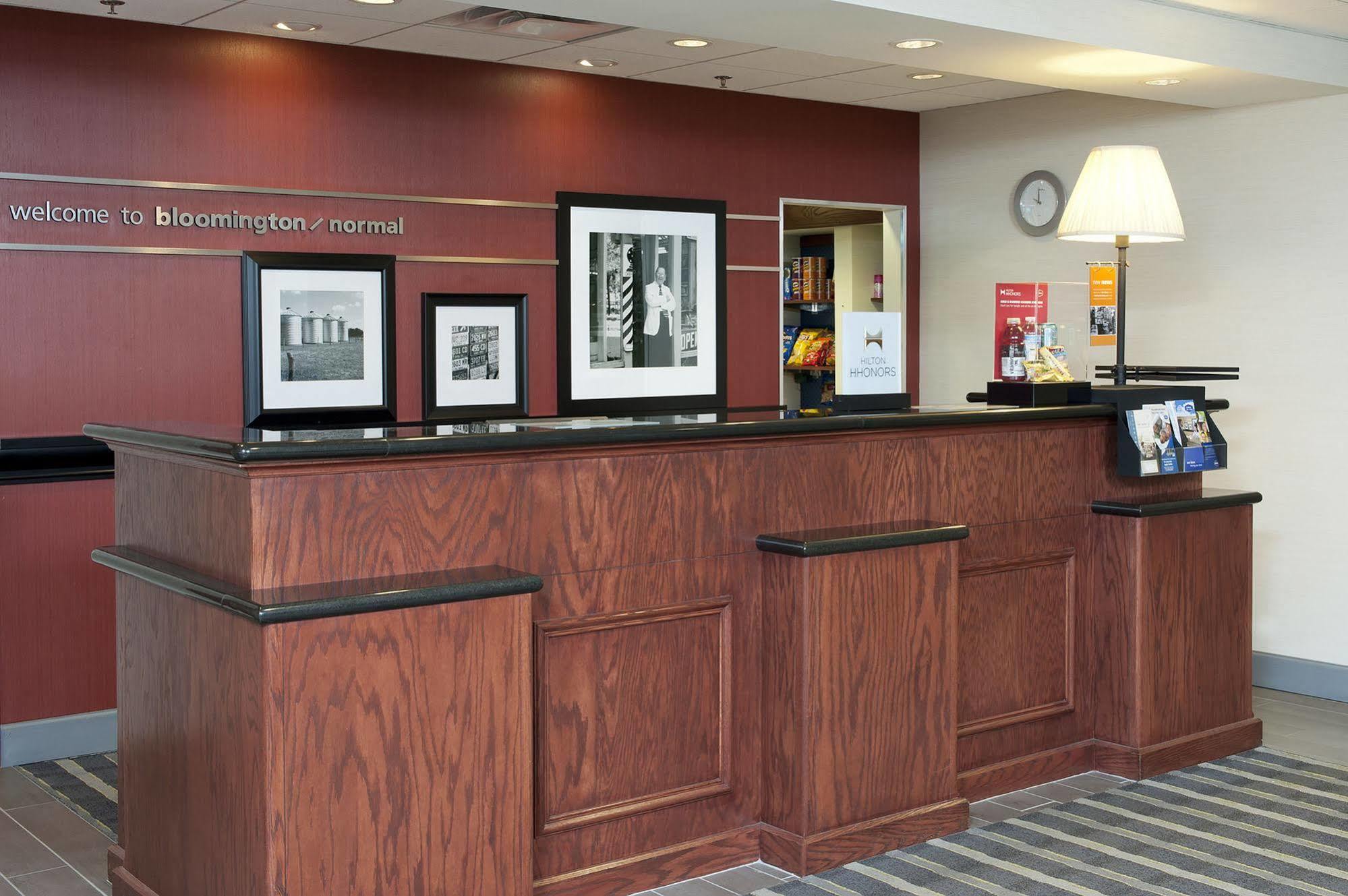 Hampton Inn & Suites Bloomington-Нормъл Екстериор снимка