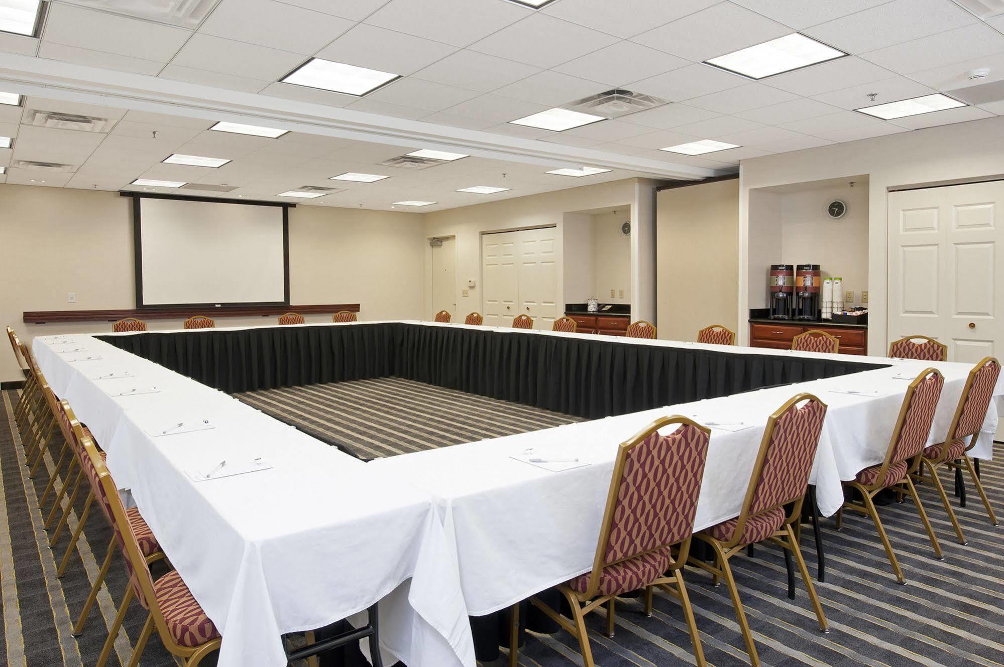 Hampton Inn & Suites Bloomington-Нормъл Екстериор снимка