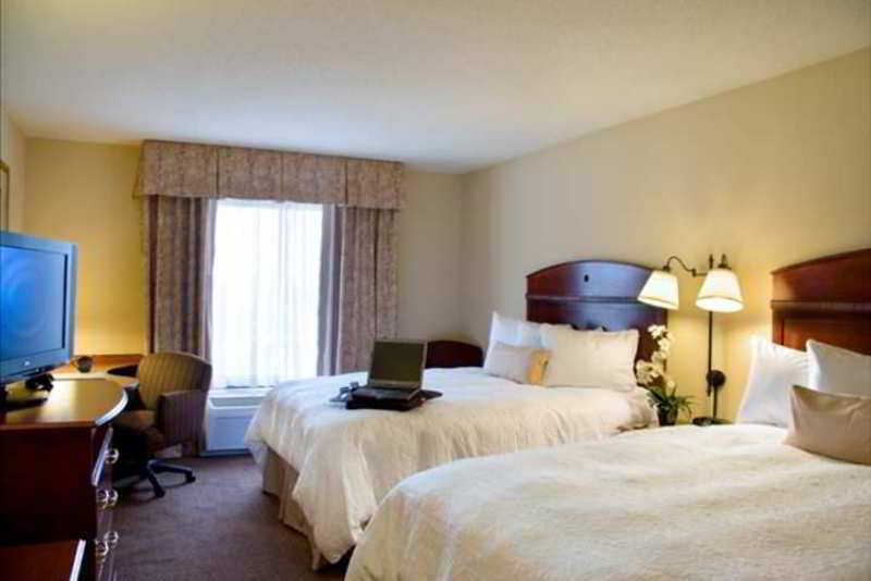 Hampton Inn & Suites Bloomington-Нормъл Стая снимка